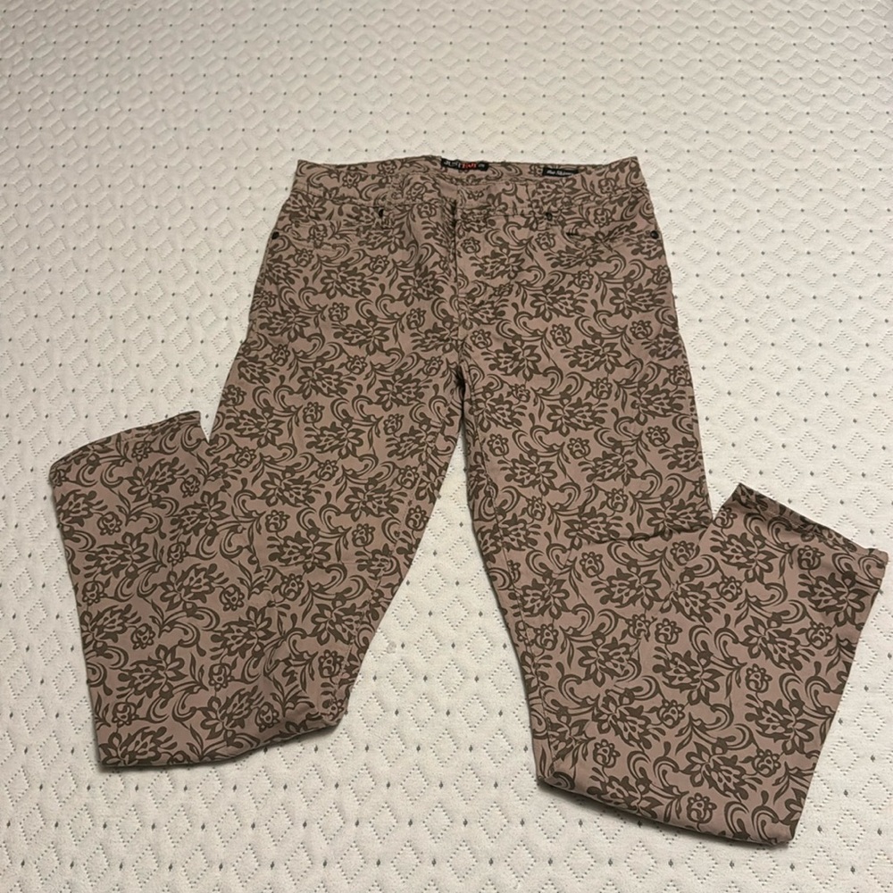 Just Fab patterned pants. Size US 28